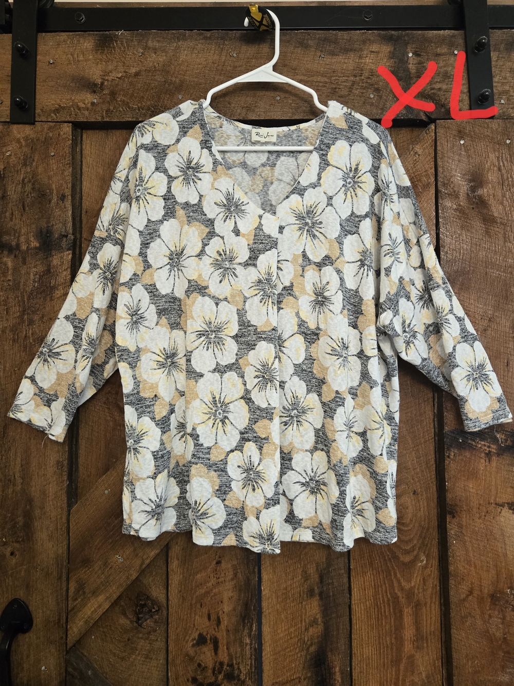 Relaxed V-Neck Floral Top in Gray and Cream -